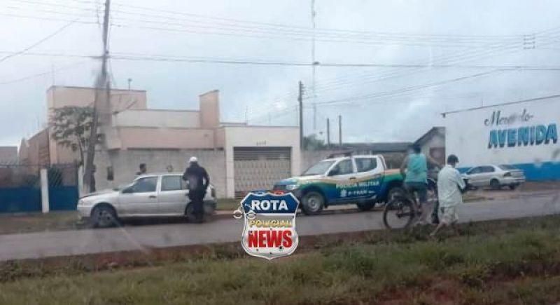 Menor atinge poste após mãe emprestar o carro para comprar marmita Menor atinge poste após mãe emprestar o carro para comprar marmita