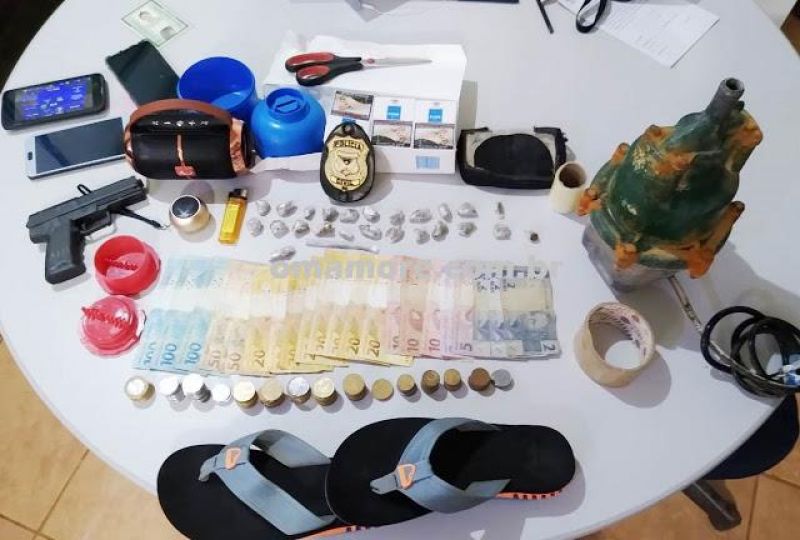 Policiais flagram comercialização de drogas e desarticulam Policiais flagram comercialização de drogas e desarticulam