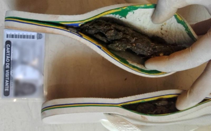 Sete mulheres são presas ao entrar em presídio com drogas escondidas nos chinelos no interior de SP