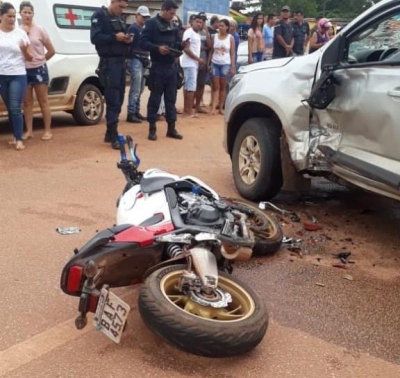 Jovem morre após colidir violentamente com S-10 em Guajará-Mirim; veja o vídeo Jovem morre após colidir violentamente com S-10 em Guajará-Mirim; veja o vídeo