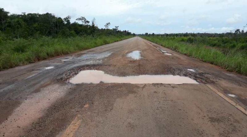Em protesto, moradores e caminhoneiros dizem que irão fechar BR-364 entre Acre e Rondônia