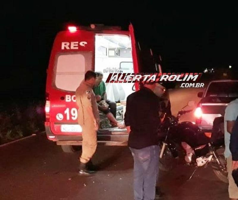 Rolim: Motorista estaciona para trocar pneu de caminhonete e motociclista colide na traseira do veículo Rolim: Motorista estaciona para trocar pneu de caminhonete e motociclista colide na traseira do veículo