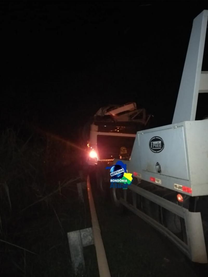 Engavetamento envolvendo vários veículos na Br-364, entre Ji-Paraná e Ouro Preto Engavetamento envolvendo vários veículos na Br-364, entre Ji-Paraná e Ouro Preto