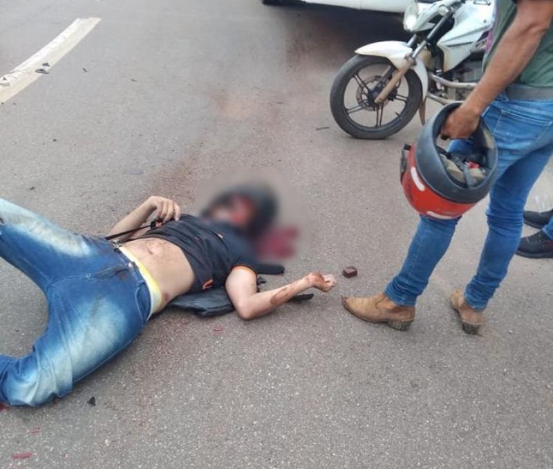 Motociclista derrapa ao ultrapassar ônibus e morre esmagado na BR-364 no Acre Motociclista derrapa ao ultrapassar ônibus e morre esmagado na BR-364 no Acre