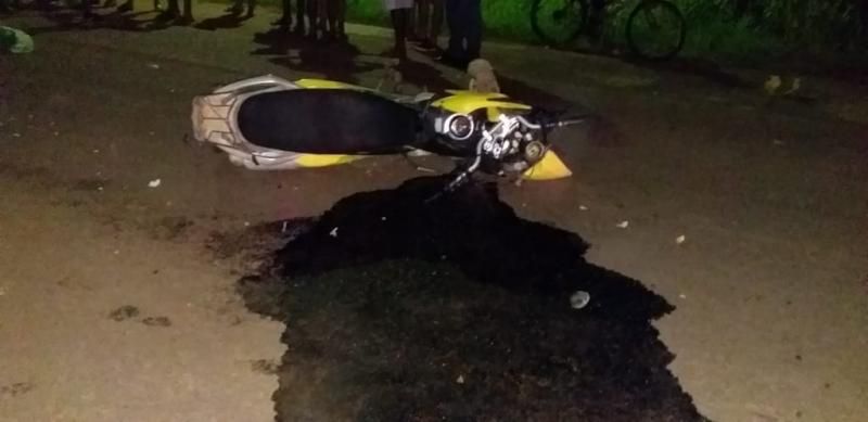 Grave acidente entre carro e moto deixa dois mortos em São Miguel do Guaporé Grave acidente entre carro e moto deixa dois mortos em São Miguel do Guaporé