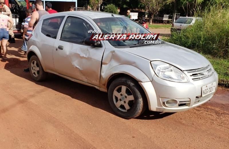 Mãe e filho ficam feridos em colisão envolvendo moto e carro em Rolim de Moura Mãe e filho ficam feridos em colisão envolvendo moto e carro em Rolim de Moura