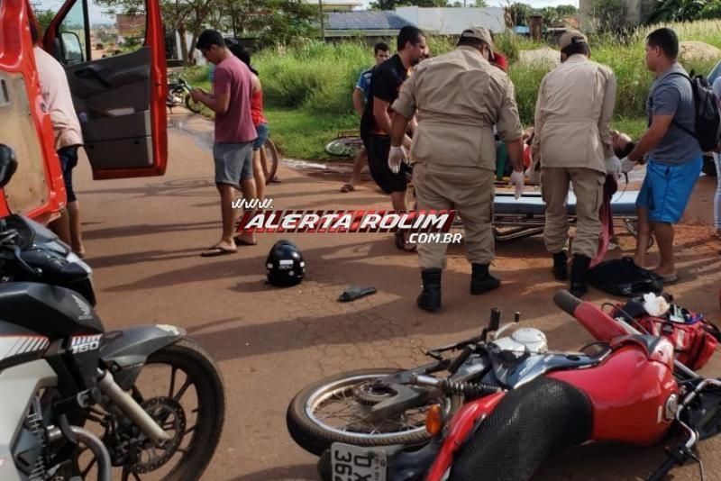 Mãe e filho ficam feridos em colisão envolvendo moto e carro em Rolim de Moura Mãe e filho ficam feridos em colisão envolvendo moto e carro em Rolim de Moura