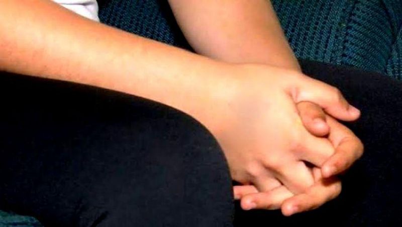 Adolescente de 16 anos surra esposa de 19 após ela jogar droga fora Adolescente de 16 anos surra esposa de 19 após ela jogar droga fora