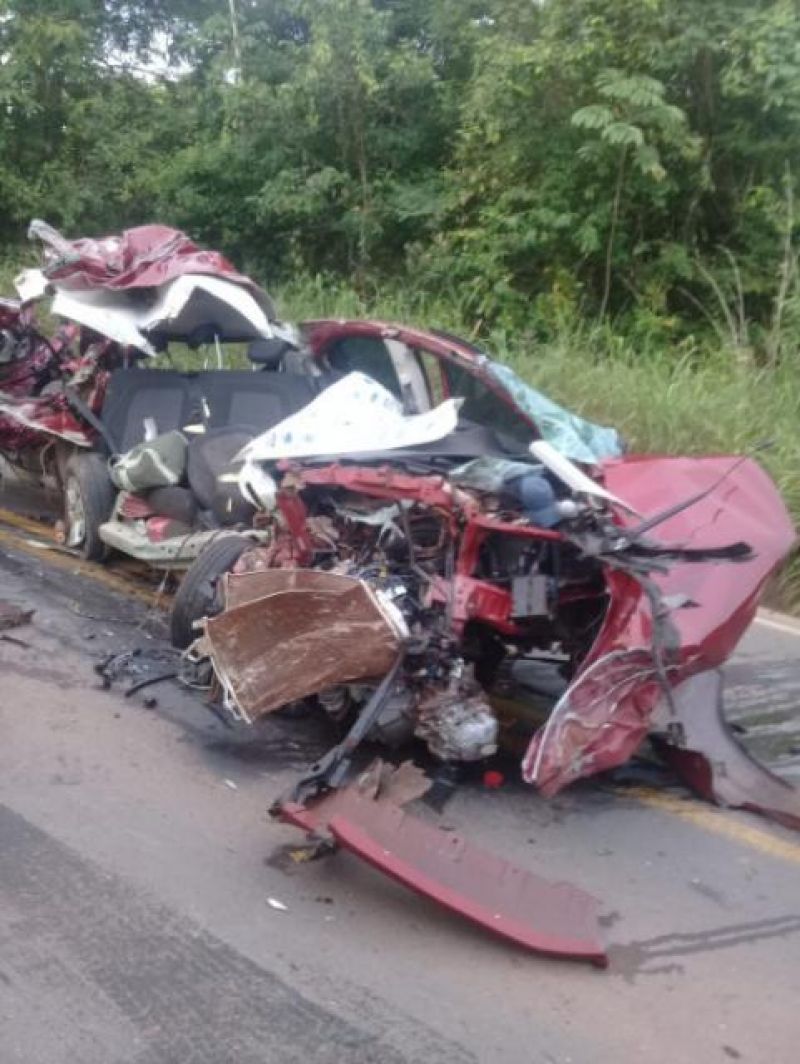 Cantor morre e outras duas pessoas ficam feridas em acidente entre caminhão e Onix no MT; veja o vídeo Cantor morre e outras duas pessoas ficam feridas em acidente entre caminhão e Onix no MT; veja o vídeo