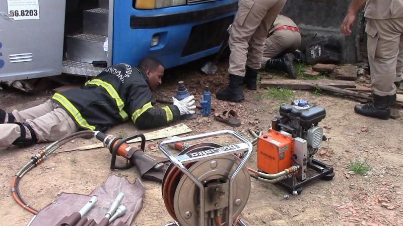 Mecânico fica ferido após ser prensado por ônibus em Rolim de Moura