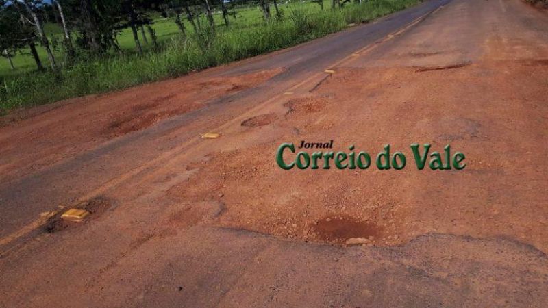 População de Alvorada do Oeste ameaça fechar BR-429 por abandono da rodovia População de Alvorada do Oeste ameaça fechar BR-429 por abandono da rodovia