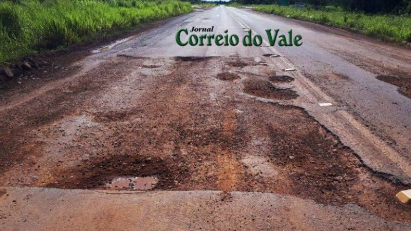 População de Alvorada do Oeste ameaça fechar BR-429 por abandono da rodovia População de Alvorada do Oeste ameaça fechar BR-429 por abandono da rodovia