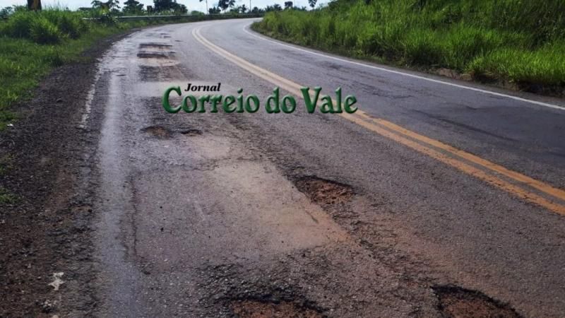População de Alvorada do Oeste ameaça fechar BR-429 por abandono da rodovia População de Alvorada do Oeste ameaça fechar BR-429 por abandono da rodovia