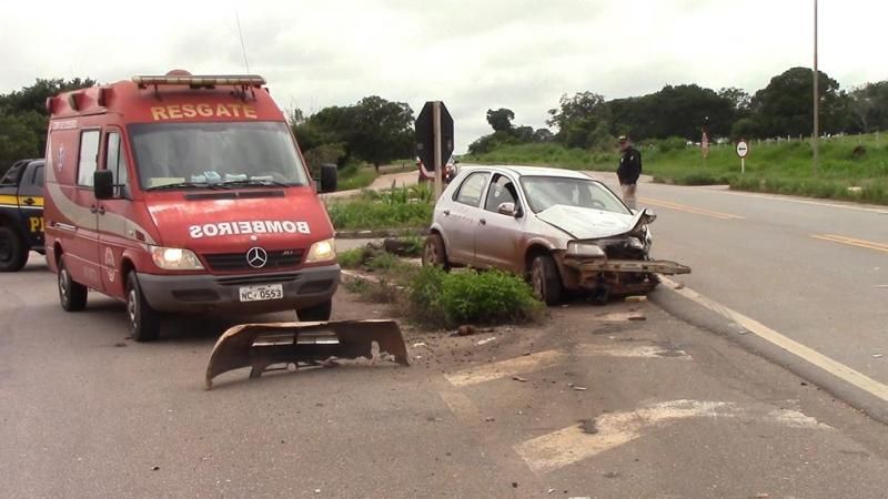 Atualização: Motorista morre preso às ferragens em acidente no trevo de Rolim com a BR-364 Atualização: Motorista morre preso às ferragens em acidente no trevo de Rolim com a BR-364