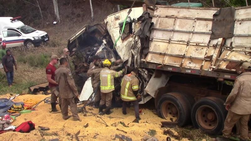 Atualização: Motorista morre preso às ferragens em acidente no trevo de Rolim com a BR-364 Atualização: Motorista morre preso às ferragens em acidente no trevo de Rolim com a BR-364