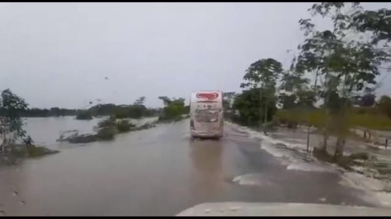 BR-364 e BR-429 ficam alagadas após fortes chuvas em Rondônia BR-364 e BR-429 ficam alagadas após fortes chuvas em Rondônia