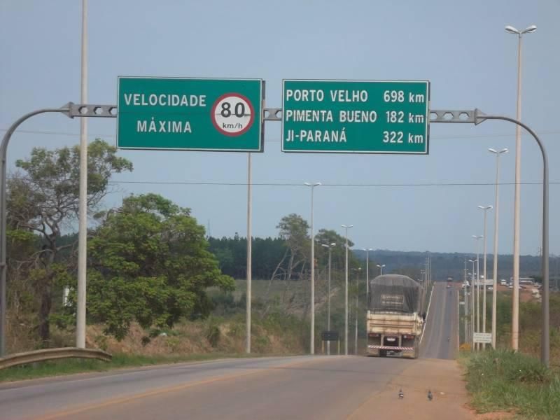 Motoristas planejam fechar BR-364 em Vilhena, mas empresário diz que ICMS dificilmente baixa Motoristas planejam fechar BR-364 em Vilhena, mas empresário diz que ICMS dificilmente baixa