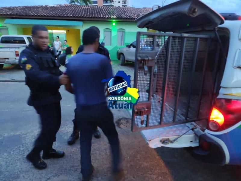 Condutor é detido por dirigir embriagado e causar acidente com três veículos em Ji-Paraná Condutor é detido por dirigir embriagado e causar acidente com três veículos em Ji-Paraná