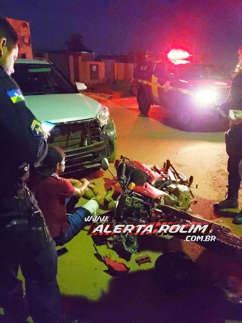 Acidente de trânsito envolvendo moto e carro é registrado no Bairro Planalto em Rolim de Moura