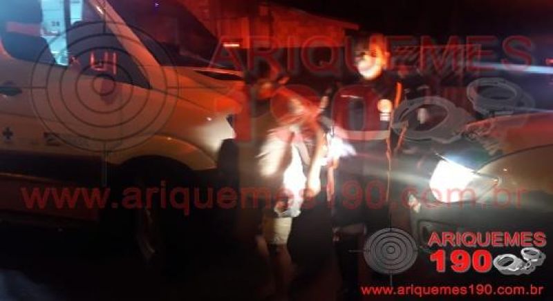 Idosa é baleada e rapaz é agredido com coronhadas na cabeça por assaltantes em Ariquemes Idosa é baleada e rapaz é agredido com coronhadas na cabeça por assaltantes em Ariquemes