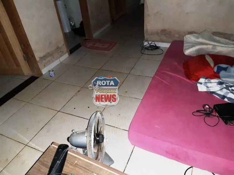 Homem é baleado duas vezes e esfaqueado em atentado em Vilhena Homem é baleado duas vezes e esfaqueado em atentado em Vilhena