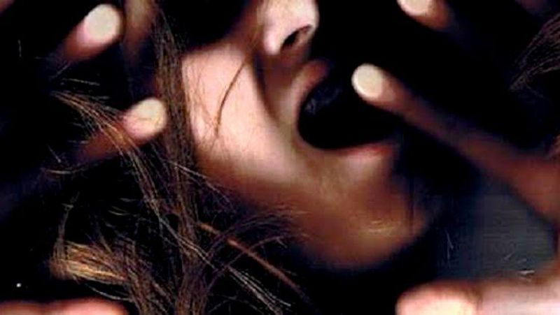 Mulher é amarrada e estuprada por cunhado enquanto irmã dormia no quarto ao lado Mulher é amarrada e estuprada por cunhado enquanto irmã dormia no quarto ao lado