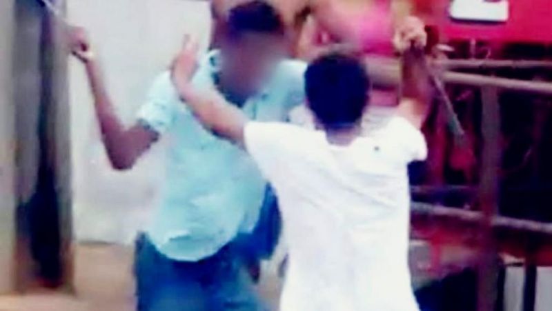 PM flagra irmãos se agredindo no meio da rua por causa de máquina
