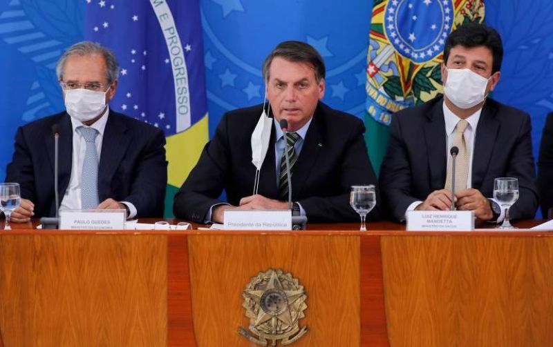 Bolsonaro volta atrás e diz que mandou revogar artigo da MP que permite suspensão de contrato de trabalho Bolsonaro volta atrás e diz que mandou revogar artigo da MP que permite suspensão de contrato de trabalho