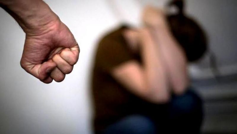 Mulher flagra homem chegando em casa com amante e acaba levando um surra em Porto Velho Mulher flagra homem chegando em casa com amante e acaba levando um surra em Porto Velho