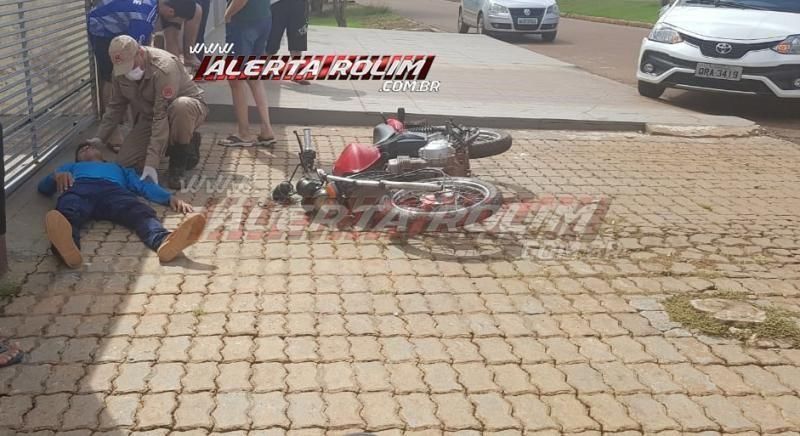 Motociclista é socorrido ao hospital com suspeita de fratura em Rolim de Moura Motociclista é socorrido ao hospital com suspeita de fratura em Rolim de Moura