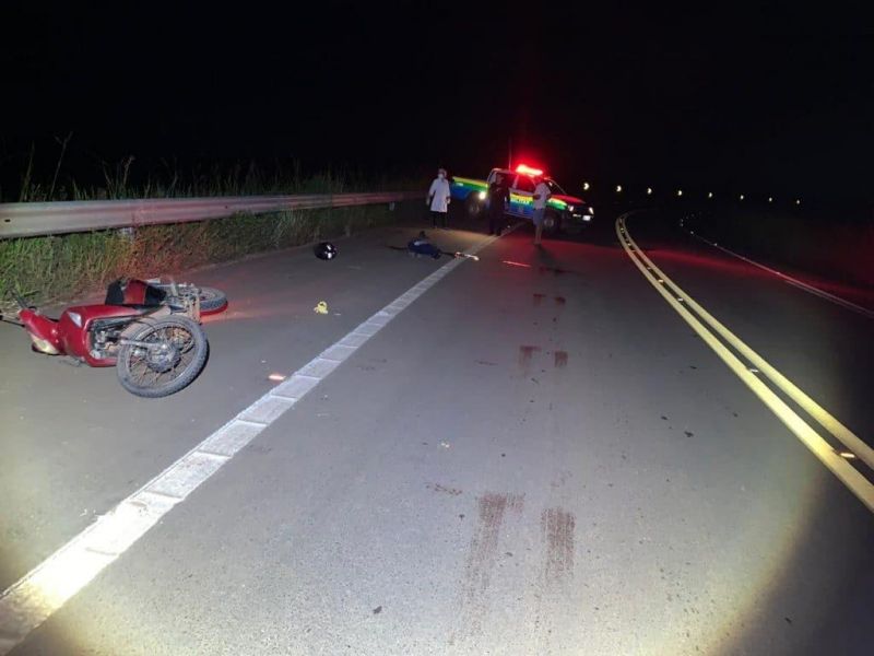 Motociclista morre após perder controle e bater em Motociclista morre após perder controle e bater em