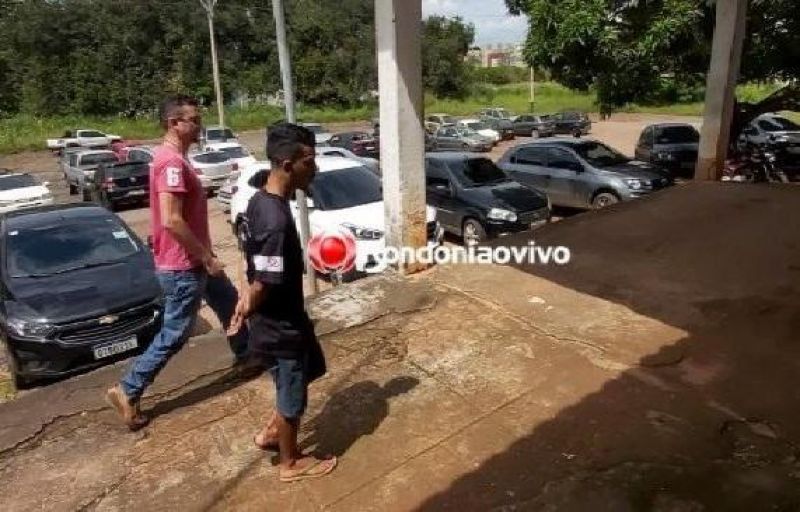 Homicídios prende jovem que ajudou amigo a matar homem com nove facadas