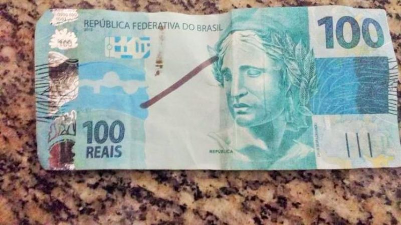 Rapaz paga entregador de lanche com nota falsa, mas é reconhecido por foto no WhatsApp
