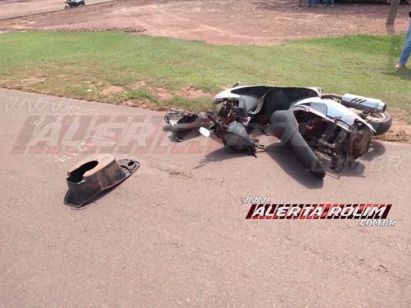 Motociclista fica ferido ao ser atingido por caminhão na RO-010, em Rolim de Moura