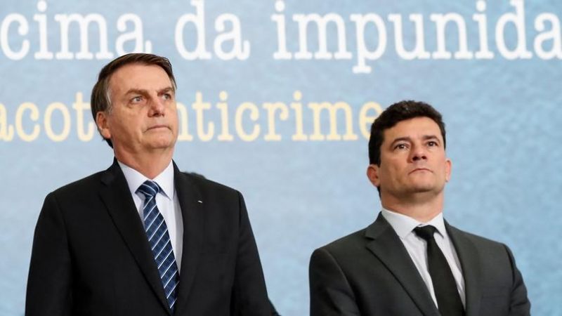 Bolsonaro tenta trocar diretor-geral da PF e Moro ameaça pedir demissão Bolsonaro tenta trocar diretor-geral da PF e Moro ameaça pedir demissão