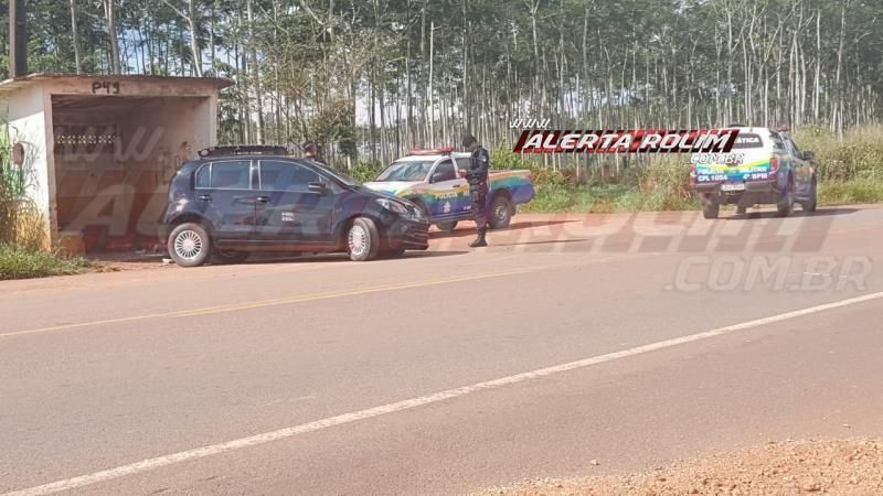Buracos na pista causa acidente na RO-010 próximo a linha 192, em Rolim de Moura Buracos na pista causa acidente na RO-010 próximo a linha 192, em Rolim de Moura