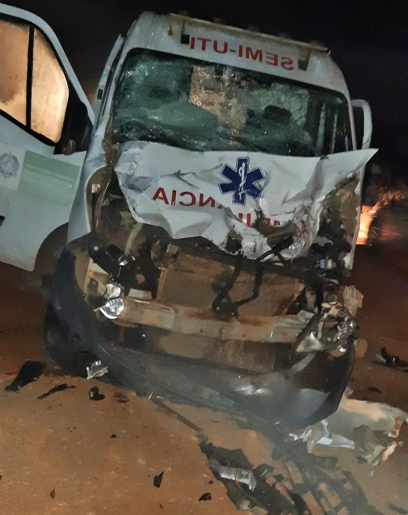 Atualizada: Ambulância de Alta Floresta sofre acidente na BR-364 entre Ariquemes e Jaru; Técnica de enfermagem vem a óbito Atualizada: Ambulância de Alta Floresta sofre acidente na BR-364 entre Ariquemes e Jaru; Técnica de enfermagem vem a óbito