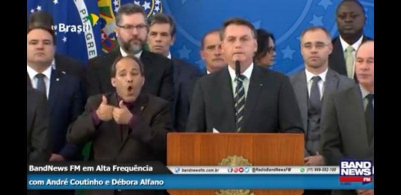 Bolsonaro faz coletiva sobre saída de Moro do governo; Acompanhe ao vivo