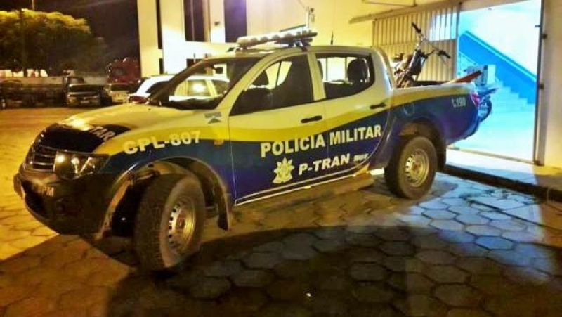 Motociclista inabilitado e com sinais de embriaguez é preso carregando garoto de programa sem capacete Motociclista inabilitado e com sinais de embriaguez é preso carregando garoto de programa sem capacete