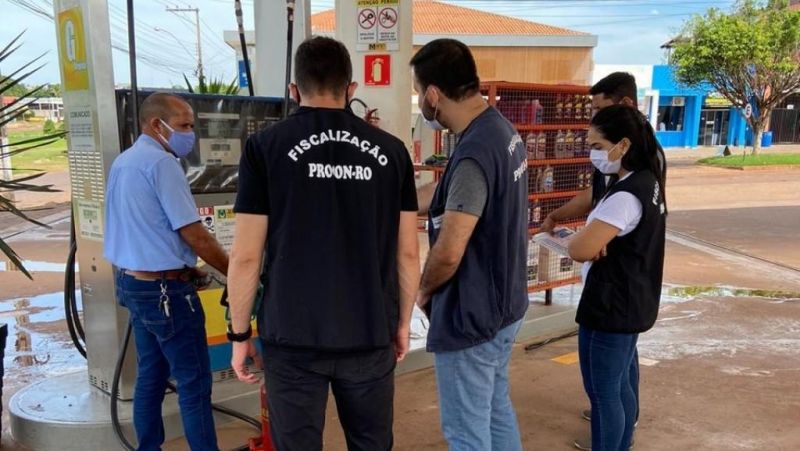 Procon fiscaliza postos de combustíveis e distribuidoras de gás em Rolim de Moura e região