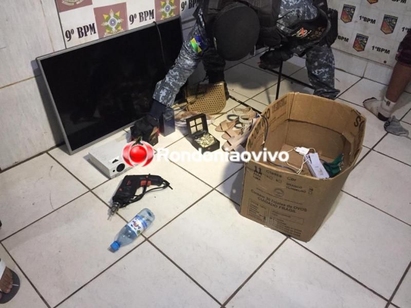 Trio é flagrado com quatro armas e R$ 52 mil após PM abordar carro Trio é flagrado com quatro armas e R$ 52 mil após PM abordar carro