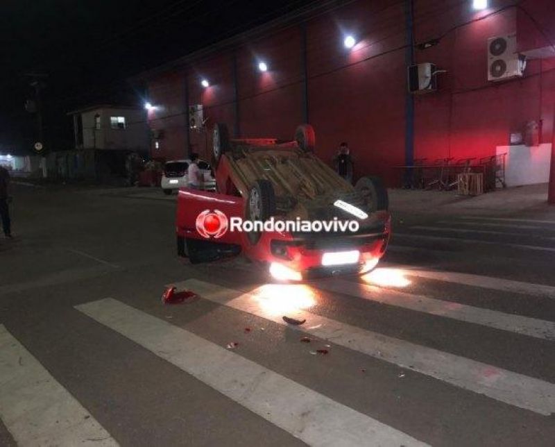 Carro de motorista de App capota após acidente em Porto Velho