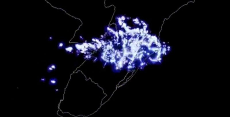 Maior raio do mundo, com 709 km de extensão, é registrado no sul do Brasil Maior raio do mundo, com 709 km de extensão, é registrado no sul do Brasil