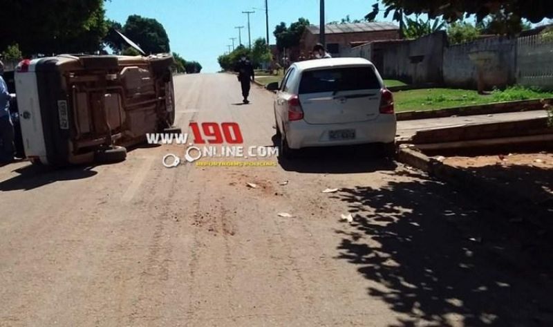 Veículo capota em colisão envolvendo três veículos em Alta FLoresta Veículo capota em colisão envolvendo três veículos em Alta FLoresta