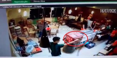 Vídeo mostra bandidos agredindo vítimas durante assalto em pizzaria em Porto Velho
