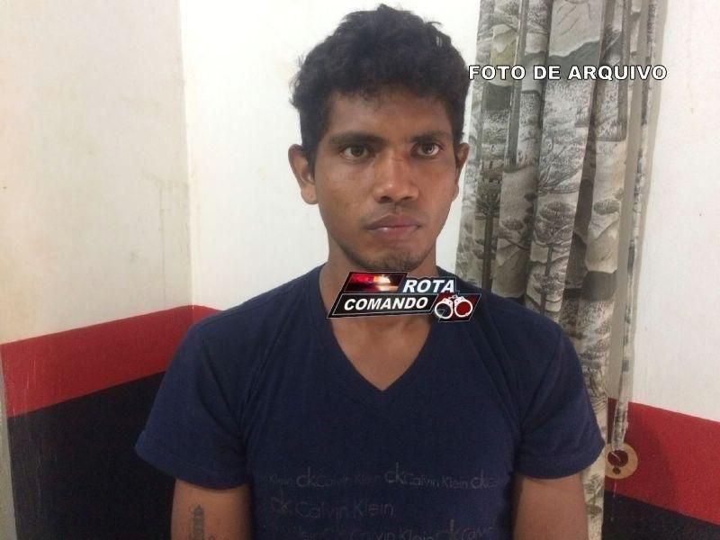 Dupla é presa com pasta base de cocaína na BR-429, em São Francisco Dupla é presa com pasta base de cocaína na BR-429, em São Francisco