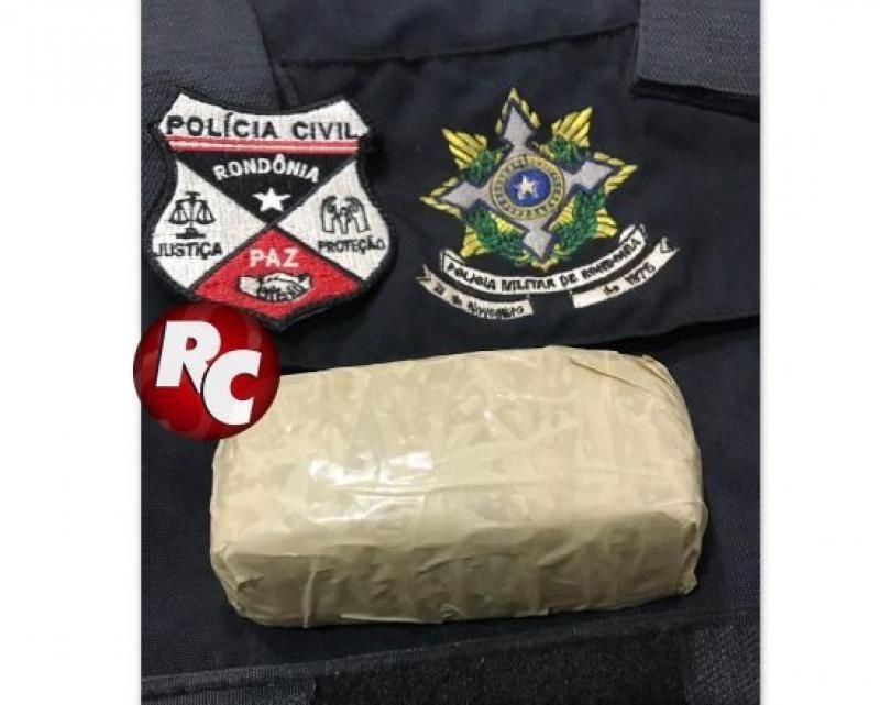 Dupla é presa com pasta base de cocaína na BR-429, em São Francisco Dupla é presa com pasta base de cocaína na BR-429, em São Francisco