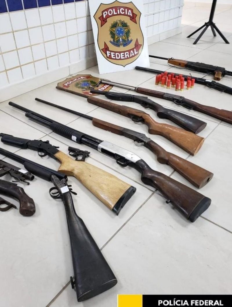 Polícia Federal descobre fábrica de armas e prende homem com arsenal Polícia Federal descobre fábrica de armas e prende homem com arsenal