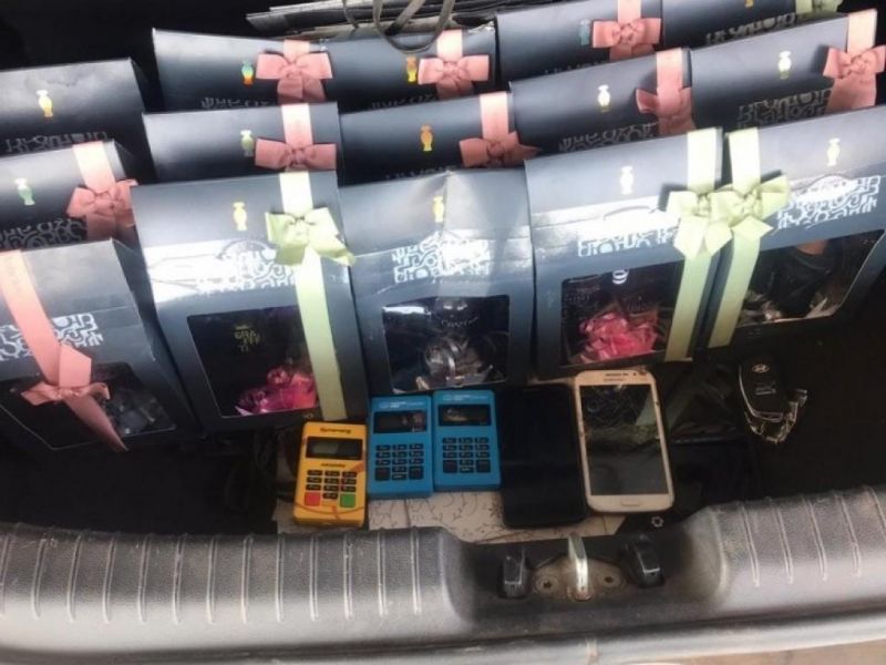 Trio de estelionatários que aplicava golpe em Rolim de Moura com venda de perfumes é preso pela PRF Trio de estelionatários que aplicava golpe em Rolim de Moura com venda de perfumes é preso pela PRF