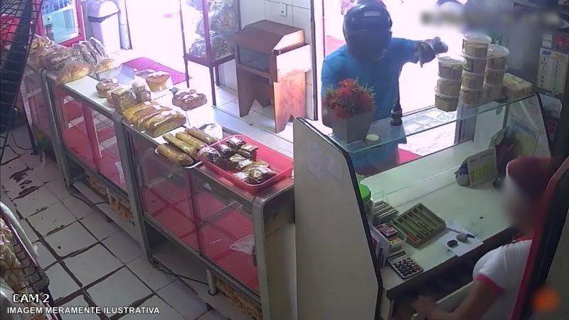 Ladrão se passa por cliente e efetua roubo em padaria no Centro da cidade, em Rolim de Moura